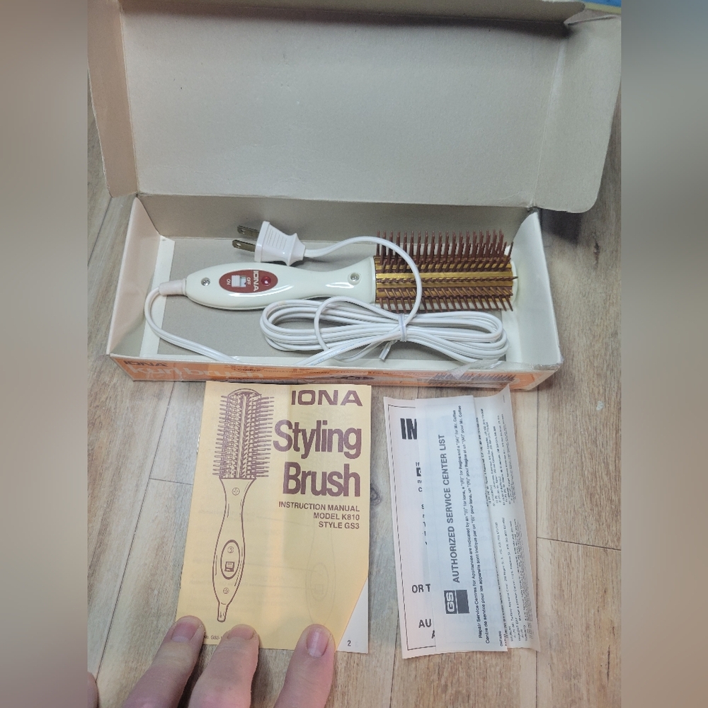 Vintage IONA Kurl Brush, styling brush brand new